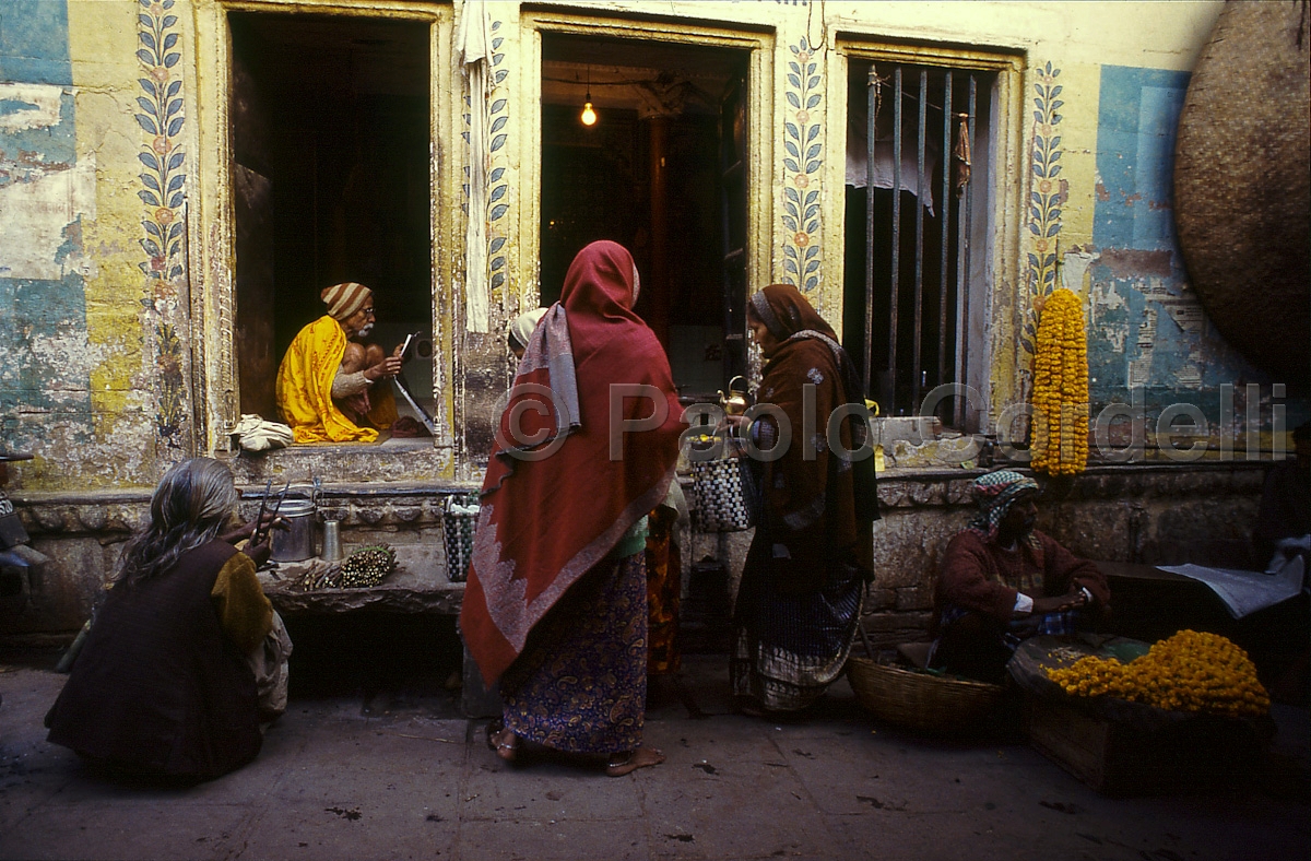 Little street, Varanasi (Benares), India
(cod:India 33)